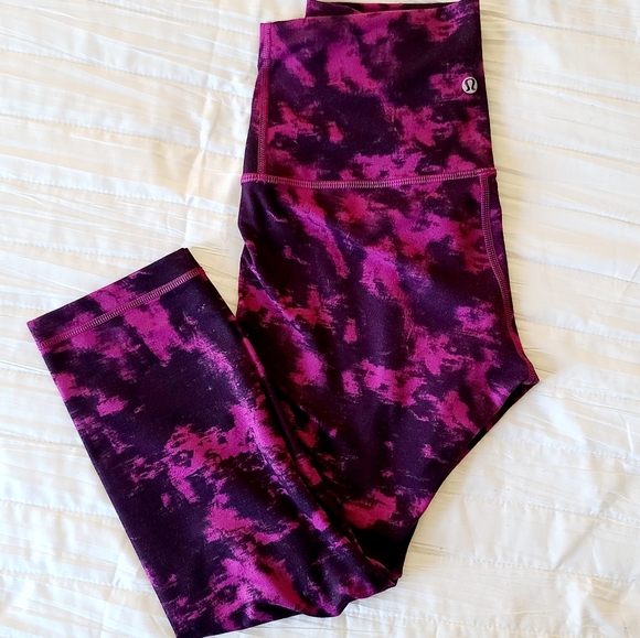 Lululemon magenta tye dyed crops - Picture 3 of 3